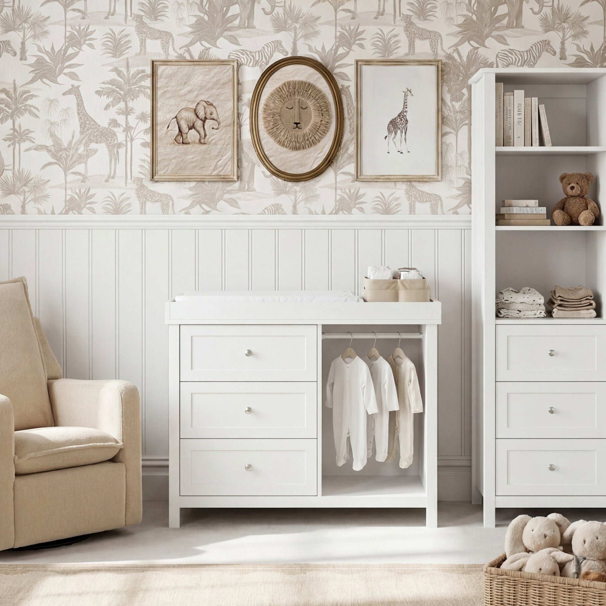 Wanderer Wide Changing Unit White
